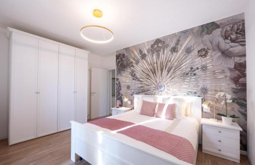 Albate Apartment | Lora diamond Suite ,free parking, self check in,3