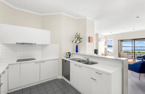 Lorne Apartment | Lorne beach views at the cumberland