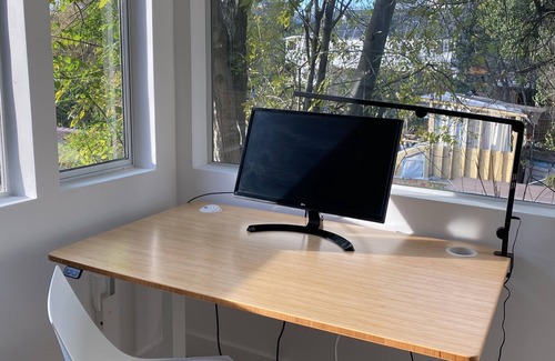 Los Feliz Apartment | Los Feliz Luxury Apartment in Hills - Large Private Deck & Parking