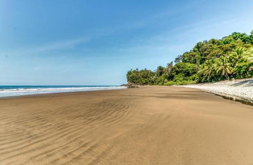 Tres Rios Hotel | Lost Pools Bungalow at Sloth