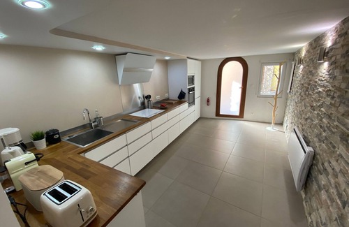 Bagnols-en-Foret House | Lou Soleié : Belle Maison de Ville Avec Magnifique vue Depuis Terrasse sur Toit