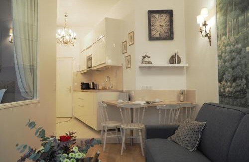 Vivienne Apartment | Louvre Opera Design ChicSuites
