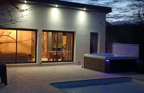 Vincey House | lovebirds.spa Brand new poolhouse with spa
