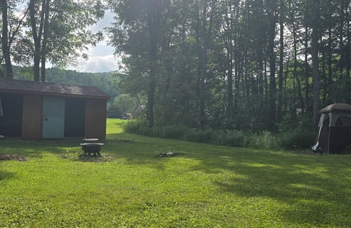 Cherry Valley Cabin | Lovely 1-bedroom Rustic Cabin in Roseboom NY, just 12 miles from Cooperstown