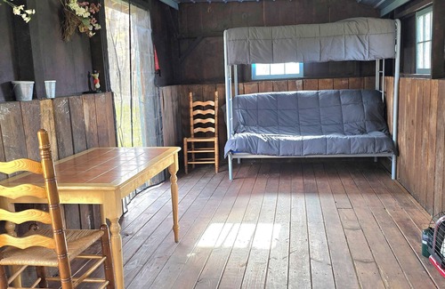 Cherry Valley Cabin | Lovely 1-bedroom Rustic Cabin in Roseboom NY, just 12 miles from Cooperstown