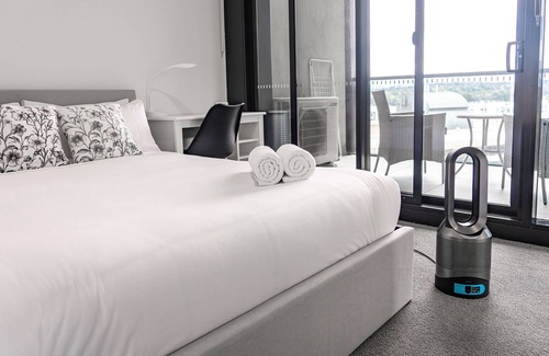 Belconnen Apartment | Lovely 1-Bedroom with 5 star amenities