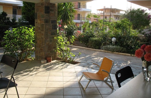 Saronida Apartment | Lovely 2-bed Apt with patio 5 mins to the Beach Family friendlyAptFenced garden