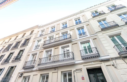 Cortes Apartment | Lovely 2-bedroom apartment in exclusive area of Madrid. Madrazo V