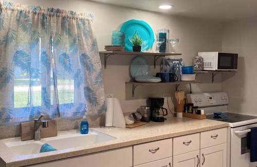 Taylor Creek House | Lovely 2-bedroom mobile home with AC in Okeechobee, on the canal near the locks.