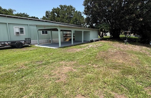 Taylor Creek House | Lovely 2-bedroom mobile home with AC in Okeechobee, on the canal near the locks.