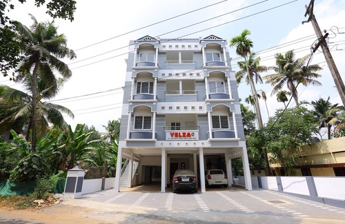Alwaye Apartment | Lovely 2BR Apt Near Rajagiri Hospital, Lift Access, FREE Breakfast