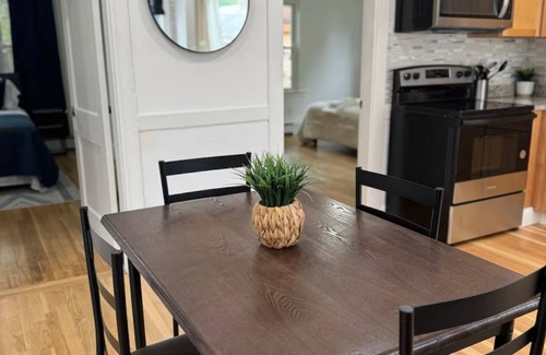 Quincy House | Lovely 3-bedroom house with AC & laundry Quincy 3mins away from Wollaston Beach