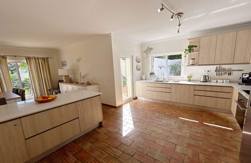 Albardeira House | Lovely 4 Bedroom Villa w/Private Pool, Close to Beach & Golf course, Wifi, A/C