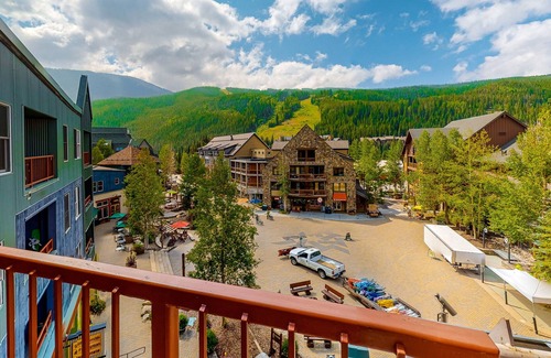 River Run House | Lovely 4th-Floor Getaway Close to Ski Run w/Mtn Views, WiFi, Shared Pool/Hot Tub
