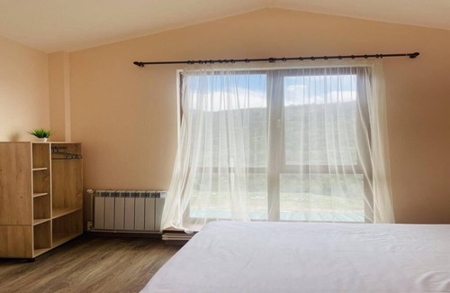 Dilijan House | Lovely 5-bedroom house with WiFi in charming Dilijan