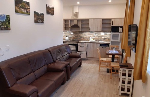 Desna Apartment | Lovely apartment for 4 people with hot tub, WIFI, TV and parking