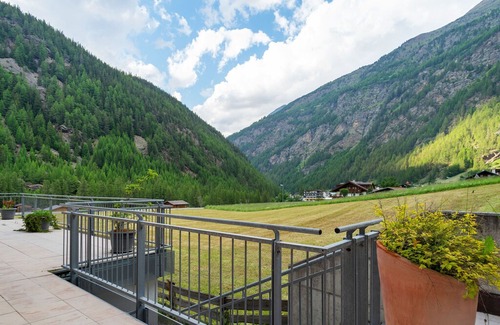 Zwieselstein Apartment | Lovely Apartment in Zwieselstein with Balcony