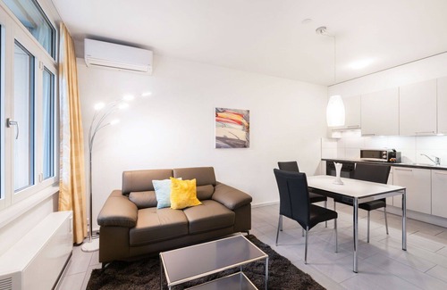 Central Interlaken Apartment | Lovely apartment for 2 people with A/C, WIFI, TV and balcony