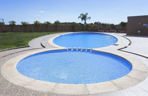 Cabanes Apartment | Lovely apartment for 4 people with WIFI, pool, A/C, TV, terrace and pets allowed