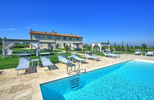 Vinci Apartment | Lovely apartment for 4 people with WIFI, pool, A/C, TV and panoramic view