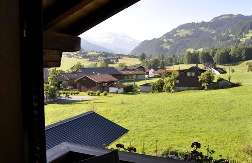 Oeschseite Apartment | Lovely apartment for 4 people with WIFI, TV and balcony