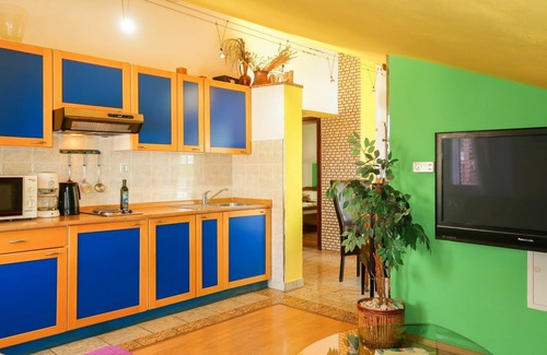 Marsici Apartment | Lovely apartment for 6 people with A/C, WIFI, TV, patio and pets allowed