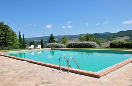 Il Poggio Apartment | Lovely apartment for 6 guests with WIFI, pool, TV, pets allowed and panoramic view