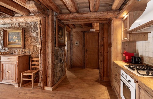 Ovaro Apartment | Lovely apartment for 6 people with WIFI, TV, balcony, pets allowed and parking