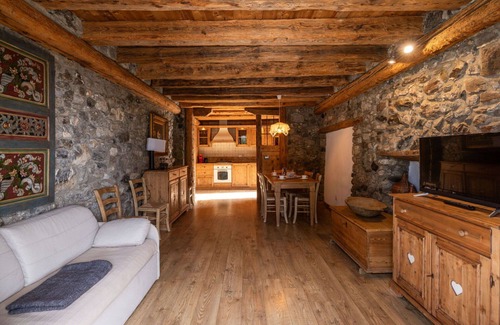 Ovaro Apartment | Lovely apartment for 6 people with WIFI, TV, balcony, pets allowed and parking