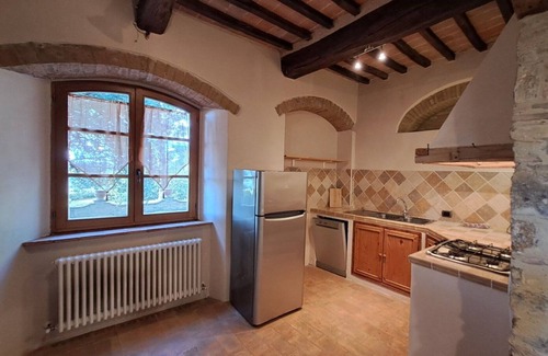 Poggibonsi Apartment | Lovely apartment for 6 people with pool, WIFI, A/C, TV and panoramic view, close to San Gimignano