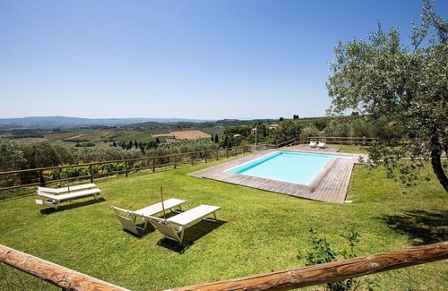 Poggibonsi Apartment | Lovely apartment for 6 people with pool, WIFI, A/C, TV and panoramic view, close to San Gimignano