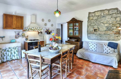 Pomarance Villa | Lovely apartment in villa for 5 guests with WIFI, pool, TV and veranda