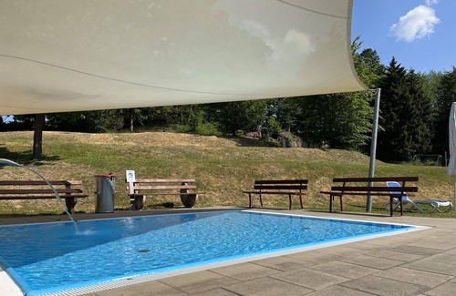 Bad Emstal House | Lovely apartment in villa for 3 guests with pool, WIFI, TV, terrace and pets allowed