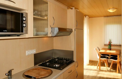 Bad Emstal House | Lovely apartment in villa for 4 guests with pool, WIFI, TV, terrace and pets allowed