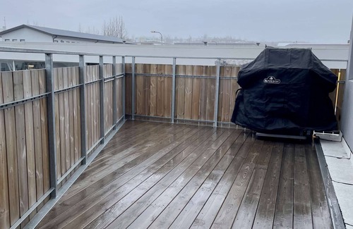 Oddeyrin Apartment | Lovely apartment with hot tub access