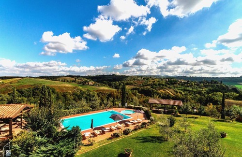 Sughera Apartment | Lovely apartment with pool, A/C, WIFI, TV, terrace and panoramic view, close to San Gimignano