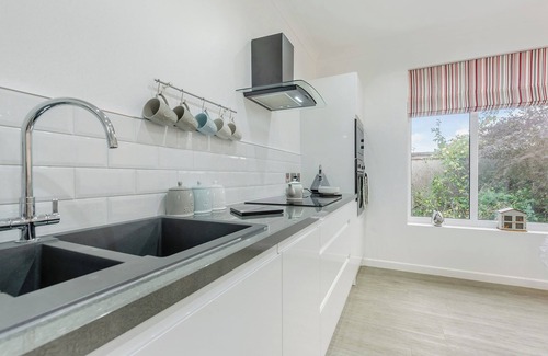 Lampeter Cottage | Lovely Bungalow in the Cambrian mountains with a private hot tub.