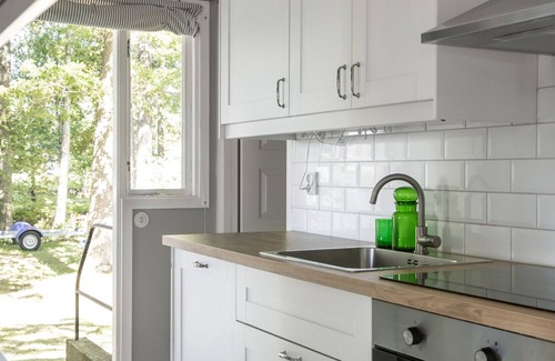 Vaxjo Municipality House | Lovely cottage with fantastic location and own lake plot by Helgasjön, Växjö | SE06034