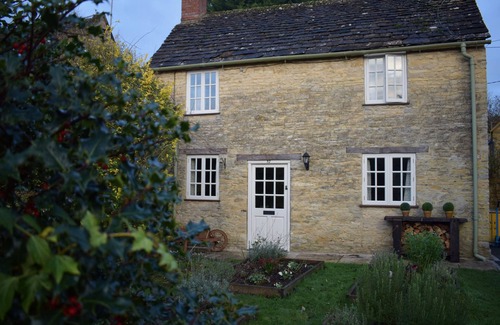 North Cerney Cottage | Lovely dog-friendly 2-bed cottage in Cotswold village with pub