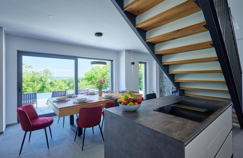 Bedenica House | Lovely home in Bedenica with jacuzzi