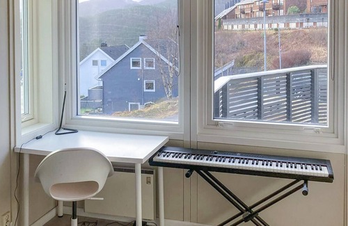 Blindheim House | Lovely home in Flaktveit with WiFi