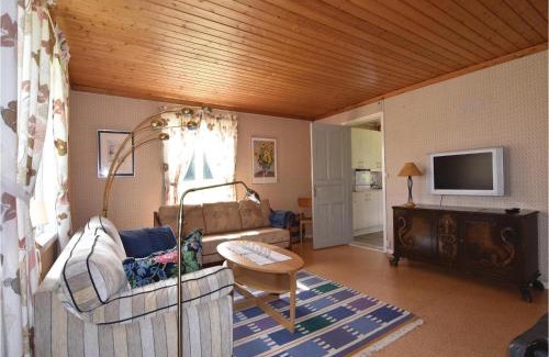 Fargelanda Municipality House | Lovely Home In Högsäter With Kitchen