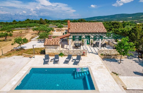 Praznica House | Lovely home in Pucisca - Praznica