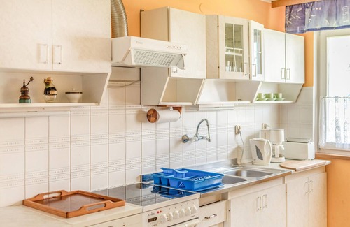 Kolobrzeg House | Lovely home in Kolobrzeg with kitchen