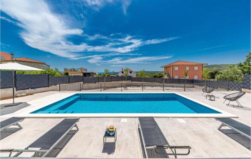 Plano House | Lovely Home In Trogir With Kitchen