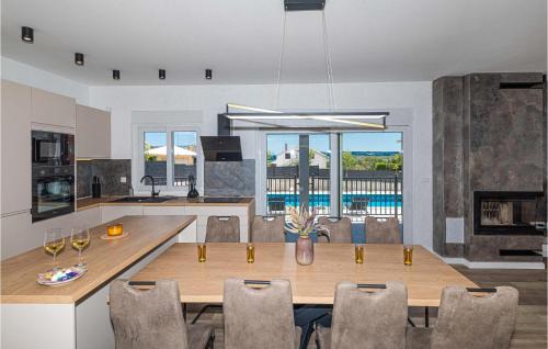 Plano House | Lovely Home In Trogir With Kitchen