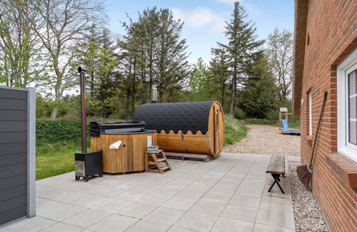 Øhuse House | Lovely home in Ulfborg with sauna