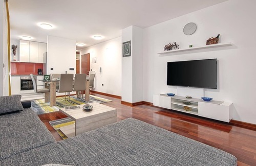 Varazdin House | Lovely home in Varazdin with kitchen