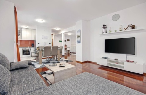 Varazdin House | Lovely home in Varazdin with kitchen