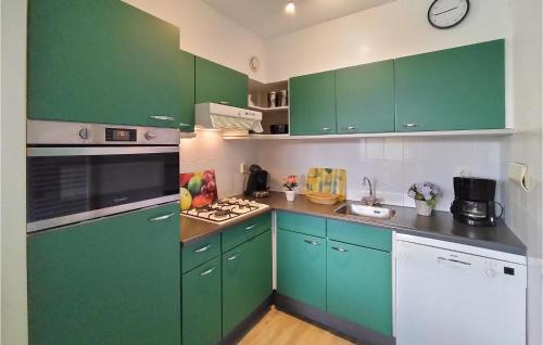 Vlagtwedde House | Lovely Home In Vlagtwedde With Kitchen